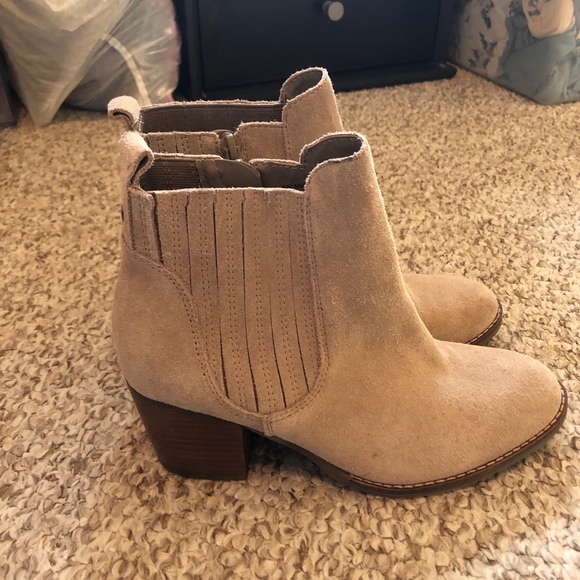 Crown Vintage Taupe booties